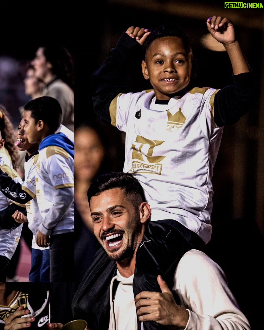 Lucas Moura Instagram - Um pouco mais sobre o nosso último domingo, com direito a comemoração de aniversário! 🥳 O @lucasmoura7, apoiador do projeto, presenteou nossas crianças com uma visita incrível ao Estádio do Morumbi. Uma delas, o Kawan, nunca tinha ido em um estádio, e graças a esse presente teve um aniversário em grande estilo, com toda a torcida cantando! Quer nos ajudar a transformar a história de mais crianças? Conheça e faça parte do projeto Play Higher. ⚽ @monteirofoto 📸 #playhigher #futebolcomproposito São Paulo, Brazil