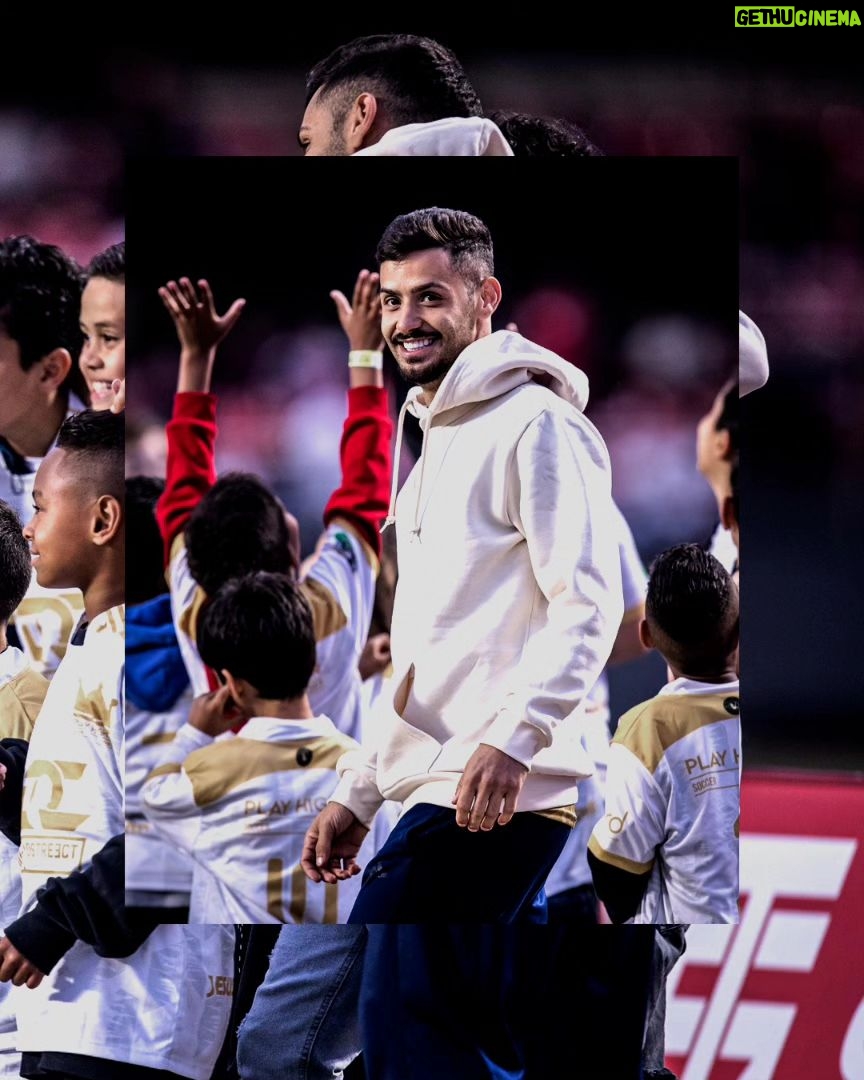 Lucas Moura Instagram - Um pouco mais sobre o nosso último domingo, com direito a comemoração de aniversário! 🥳 O @lucasmoura7, apoiador do projeto, presenteou nossas crianças com uma visita incrível ao Estádio do Morumbi. Uma delas, o Kawan, nunca tinha ido em um estádio, e graças a esse presente teve um aniversário em grande estilo, com toda a torcida cantando! Quer nos ajudar a transformar a história de mais crianças? Conheça e faça parte do projeto Play Higher. ⚽ @monteirofoto 📸 #playhigher #futebolcomproposito São Paulo, Brazil