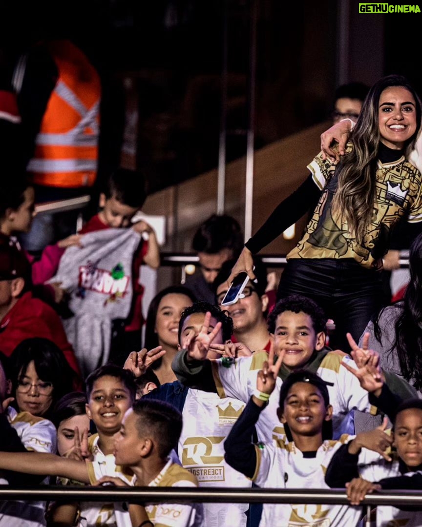 Lucas Moura Instagram - Um pouco mais sobre o nosso último domingo, com direito a comemoração de aniversário! 🥳 O @lucasmoura7, apoiador do projeto, presenteou nossas crianças com uma visita incrível ao Estádio do Morumbi. Uma delas, o Kawan, nunca tinha ido em um estádio, e graças a esse presente teve um aniversário em grande estilo, com toda a torcida cantando! Quer nos ajudar a transformar a história de mais crianças? Conheça e faça parte do projeto Play Higher. ⚽ @monteirofoto 📸 #playhigher #futebolcomproposito São Paulo, Brazil