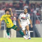 Lucas Moura Instagram - Não foi o resultado que a gente estava buscando. Jogo difícil, contra uma equipe que se defendeu muito bem. Mas estou feliz em estar recuperado e estar de volta. Glória a DEUS! Agradeço muito ao departamento médico do clube e ao meu fisio @taiomarques por terem cuidado muito bem de mim nesse período em que fiquei fora. Seguimos em frente! 🙏🏽💪🏽 #ObrigadoJESUS #SãoPauloéSentimento Estádio do Morumbi