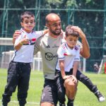 Lucas Moura Instagram - 🤗 Quantos likes Miguel e Pedro merecem? #TricolorDesdeSempre #VamosSãoPaulo 🇾🇪