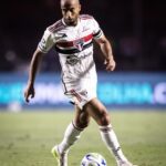 Lucas Moura Instagram - Grande vitória pra completar uma semana especial. Glória a DEUS! 🔴⚪️⚫️ #obrigadoJESUS #SãoPauloéSentimento Estádio do Morumbi