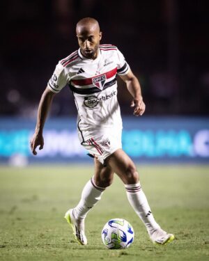 Lucas Moura Instagram - Grande vitória pra completar uma semana especial. Glória a DEUS! 🔴⚪️⚫️ #obrigadoJESUS #SãoPauloéSentimento