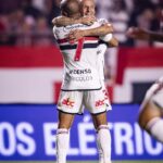 Lucas Moura Instagram - Grande vitória pra completar uma semana especial. Glória a DEUS! 🔴⚪️⚫️ #obrigadoJESUS #SãoPauloéSentimento Estádio do Morumbi