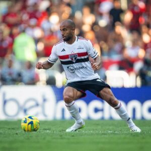 Lucas Moura Instagram - Obrigado JESUS! Primeiro passo dado. Parabéns a todos pelo comprometimento. E obrigado aos torcedores, sem palavras pelo apoio de vocês. #SãoPauloéSentimento #Final #CopadoBrasil 📸 @sguacabiafoto