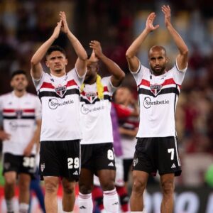 Lucas Moura Instagram - Obrigado JESUS! Primeiro passo dado. Parabéns a todos pelo comprometimento. E obrigado aos torcedores, sem palavras pelo apoio de vocês. #SãoPauloéSentimento #Final #CopadoBrasil 📸 @sguacabiafoto