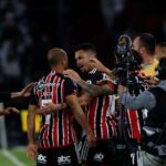 Lucas Moura Instagram - Jogo muito difícil, mas não tem nada definido, ainda faltam 90 minutos. Conto com o apoio do nosso torcedor no Morumbi para revertermos esse resultado. Vamos juntos! 🙏🏽💪🏽 #ObrigadoJESUS #AvanteTricolor #SãoPauloéSentimento 📸 @rchirisp Estadio Rodrigo Paz Delgado