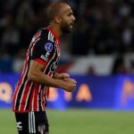 Lucas Moura Instagram - Jogo muito difícil, mas não tem nada definido, ainda faltam 90 minutos. Conto com o apoio do nosso torcedor no Morumbi para revertermos esse resultado. Vamos juntos! 🙏🏽💪🏽 #ObrigadoJESUS #AvanteTricolor #SãoPauloéSentimento 📸 @rchirisp Estadio Rodrigo Paz Delgado