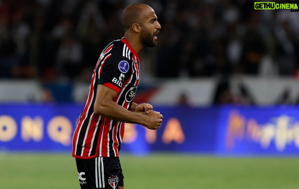 Lucas Moura Instagram - Jogo muito difícil, mas não tem nada definido, ainda faltam 90 minutos. Conto com o apoio do nosso torcedor no Morumbi para revertermos esse resultado. Vamos juntos! 🙏🏽💪🏽 #ObrigadoJESUS #AvanteTricolor #SãoPauloéSentimento 📸 @rchirisp Estadio Rodrigo Paz Delgado