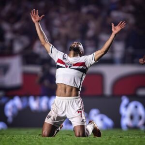 Lucas Moura Instagram - “Não temas, crê somente.” Marcos 5:36 
.
📸 @sguacabiafoto