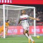 Lucas Moura Instagram - OBRIGADO JESUS! ❤️🤍🖤 Estádio do Morumbi