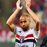 Lucas Moura Instagram - 🗣 Fala, @lucasmoura7: “Fazer um gol é sempre uma alegria enorme. Com a camisa do São Paulo, então, é uma sensação única. Não tenho como descrever o carinho que tenho recebido da torcida nesses dias. Estou vivendo um sonho ao voltar para casa.” #VamosSãoPaulo 🇾🇪 📸 Rubens Chiri / São Paulo FC Estadio Maracaná