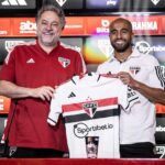 Lucas Moura Instagram - São Paulo é sentimento! 🔴⚪️⚫️ #avantetricolor #voltei #spfc #alegria CT - Barra Funda (SPFC)