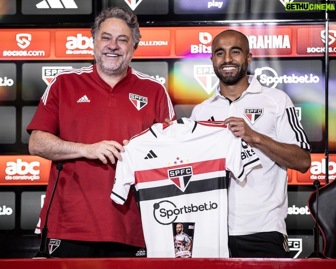 Lucas Moura Instagram - São Paulo é sentimento! 🔴⚪️⚫️ #avantetricolor #voltei #spfc #alegria CT - Barra Funda (SPFC)