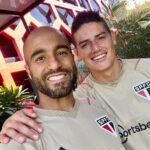 Lucas Moura Instagram - A selfie mais aguardada! 🤳 @lucasmoura7 🤜🤛 @jamesrodriguez10 #VamosSãoPaulo 🇾🇪 CT - Barra Funda (SPFC)