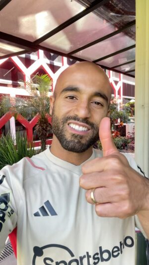 Lucas Moura Instagram - 🗣Convocação do @lucasmoura7!

Todos ao Morumbi no domingo (06/08): São Paulo x Atlético-MG, às 16h, pelo @brasileirao. Garanta já o seu lugar!

➡️ Compre em: spfc.totalacesso.com (link nos stories)

#VemProMorumbi
#RespondeAoCoração ❤️🤍🖤
#VamosSãoPaulo 🇾🇪