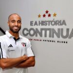 Lucas Moura Instagram - OBRIGADO JESUS! . São Paulo é um sentimento que sempre pulsou dentro de mim. Impossível descrever o que estou sentindo nesse momento. Pra falar a verdade a ficha ainda não caiu. Mas é real, estou de volta! Que seja a continuação de uma história de grandes momentos. 🙏🏽❤️🤍🖤#AvanteTricolor #SãoPauloésentimento CT - Barra Funda (SPFC)