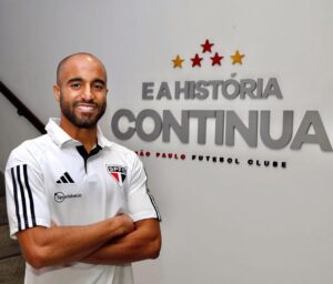 Lucas Moura Instagram - OBRIGADO JESUS! 
.
São Paulo é um sentimento que sempre pulsou dentro de mim. Impossível descrever o que estou sentindo nesse momento. Pra falar a verdade a ficha ainda não caiu. Mas é real, estou de volta! Que seja a continuação de uma história de grandes momentos. 🙏🏽❤️🤍🖤#AvanteTricolor #SãoPauloésentimento