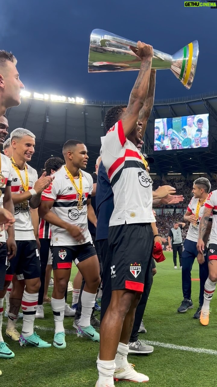 Lucas Moura Instagram - @lucasmoura7 🏆 @_01welington