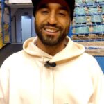 Lucas Moura Instagram - NA ESTREIA… …dos regionais, tivemos a presença de um ídolo @lucasmoura7, simplesmente um pessoa de aura pura, humildade acima de tudo. Ele concedeu uma palavrinha para nós. Obrigado #lucasmoura que Deus abençoe você sempre. Fala aí família, curtiram? Comentem aqui! #vamoberno