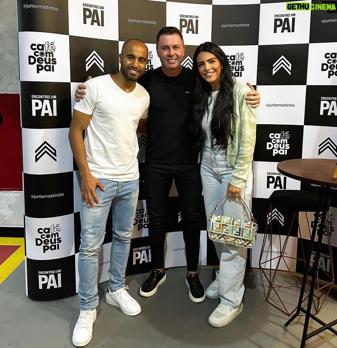 Lucas Moura Instagram - Que noite, que palavra, que testemunho extraordinário! Noite essa que, sem dúvida alguma, vai ficar marcada na minha vida. Que JESUS continue te usando por onde você passar meu irmão. #identidade #inspiração #esperança Além do Véu São Bernardo