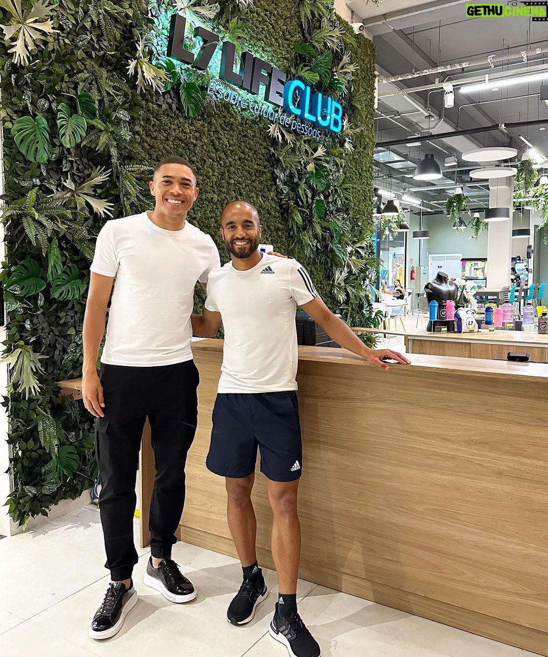 Lucas Moura Instagram - Obrigado pela visita guerreiro! #L7LifeClub #Fé #Fé L7 LIFE CLUB