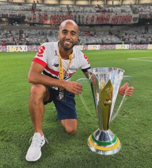 Lucas Moura Instagram - OBRIGADO JESUS! É CAMPEÃO! 🏆 🔴⚪️⚫️