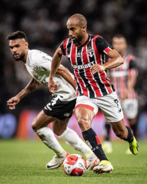Lucas Moura Instagram - Boa rapaziada! Parabéns a todos. Seguimos! 💪🏽🔴⚪️⚫️ #ObrigadoJESUS #SãoPauloéSentimento