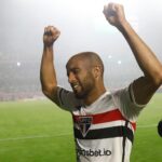 Lucas Moura Instagram - 🥺 @lucasmoura7: “É difícil encontrar palavras. Estou sonhando. Voltar para o clube que eu amo e viver um jogo como esse. A torcida merecia essa classificação”. #VamosSãoPaulo 🇾🇪 📸 Rubens Chiri e Nilton Fukuda / saopaulofc Estádio Cícero Pompeu de Toledo