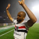 Lucas Moura Instagram - 🥺 @lucasmoura7: “É difícil encontrar palavras. Estou sonhando. Voltar para o clube que eu amo e viver um jogo como esse. A torcida merecia essa classificação”. #VamosSãoPaulo 🇾🇪 📸 Rubens Chiri e Nilton Fukuda / saopaulofc Estádio Cícero Pompeu de Toledo