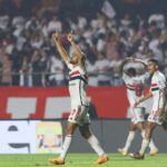 Lucas Moura Instagram - OBRIGADO JESUS! ❤️🤍🖤 Estádio do Morumbi