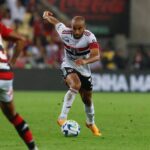 Lucas Moura Instagram - Orgulhoso demais dessa equipe! Parabéns a todos pela entrega. . Quero agradecer pelas mensagens de aniversário e todo carinho. Glória a DEUS por mais um ano de vida! . Seguimos em frente com DEUS no comando sempre. 🙏🏽💪🏽 #ObrigadoJESUS #AvanteTricolor #SãoPauloéSentimento 📸 @rchirisp Estadio Maracaná