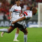 Lucas Moura Instagram - É o Lucas! 💥⚽️ Aniversário, Dia dos Pais e o primeiro gol dele em seu retorno ao Tricolor. E que golaço! #VamosSãoPaulo 🇾🇪 📸 Rubens Chiri / São Paulo FC Estadio Maracaná