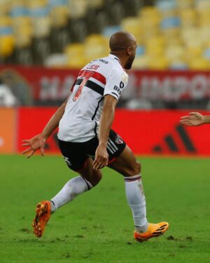 Lucas Moura Instagram - É o Lucas! 💥⚽️

Aniversário, Dia dos Pais e o primeiro gol dele em seu retorno ao Tricolor. E que golaço!

#VamosSãoPaulo 🇾🇪

📸 Rubens Chiri / São Paulo FC