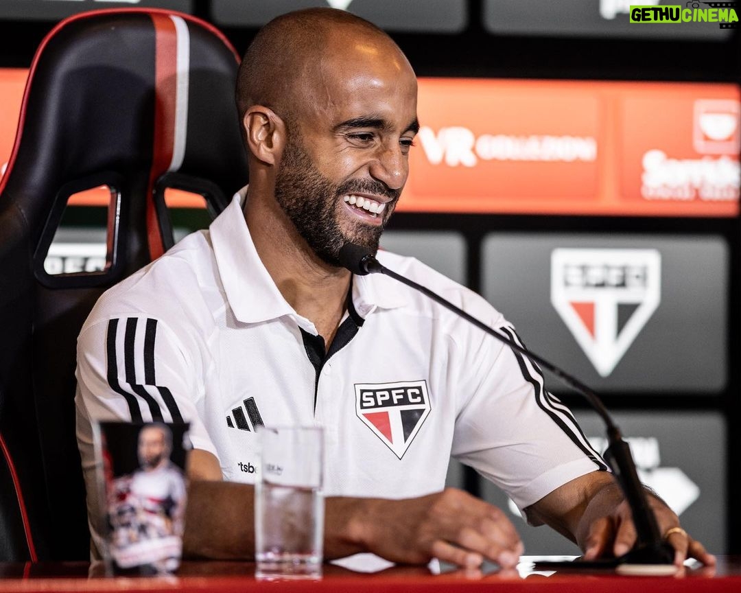 Lucas Moura Instagram - São Paulo é sentimento! 🔴⚪️⚫️ #avantetricolor #voltei #spfc #alegria CT - Barra Funda (SPFC)