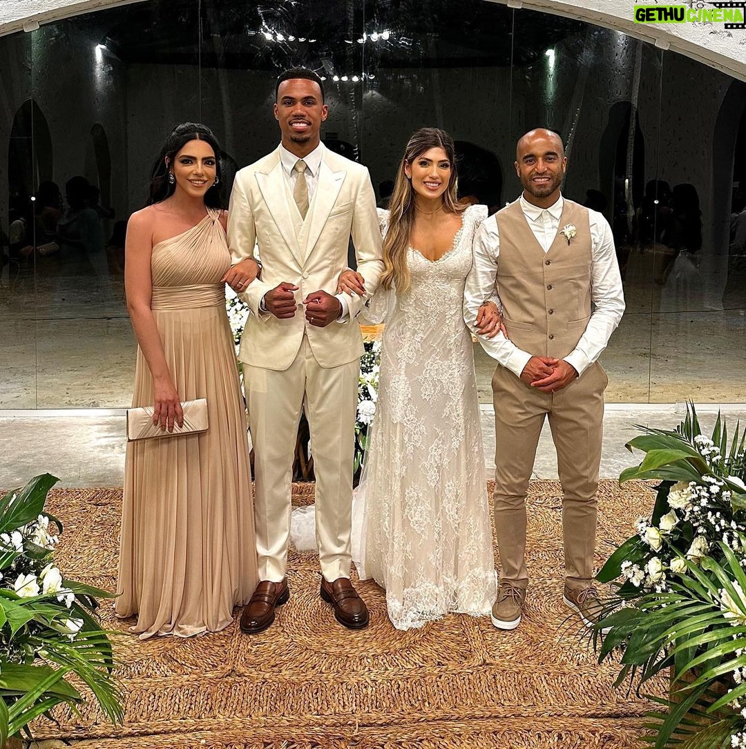 Lucas Moura Instagram - Glória a DEUS pela união de vocês. Que JESUS seja a estrutura desse relacionamento. Uma grande honra fazer parte desse momento único. #GabieBiel #CasalTop Maceió, Alagoas, Brasil