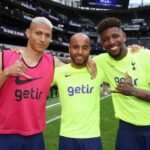 Lucas Moura Instagram - Muito obrigado meus irmãos por tornarem esses últimos momentos no clube muito mais divertidos. Levarei vocês no meu coração. 👊🏽 Tottenham Hotspur Stadium