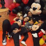 Lucas Moura Instagram - Tbt da festinha de 3 anos do Miguel em 2020. Como o tempo voa! Obrigado JESUS pela minha família. Eu e minha casa serviremos ao Senhor! 🙏🏽💙 #TBT #Miguel #Pedro #Família