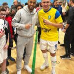 Lucas Moura Instagram - Prazer enorme em acompanhar de perto nossa seleção de futsal. Uma modalidade que sou apaixonado, que fez parte da minha formação, me ajudou e me ajuda muito na minha carreira. Estarei sempre na torcida por esse esporte. Obrigado pelo carinho rapaziada, vocês são monstros! 🇧🇷 #futsal #futeboldesalão #seleçãobrasileira #craques #amistoso #Londres