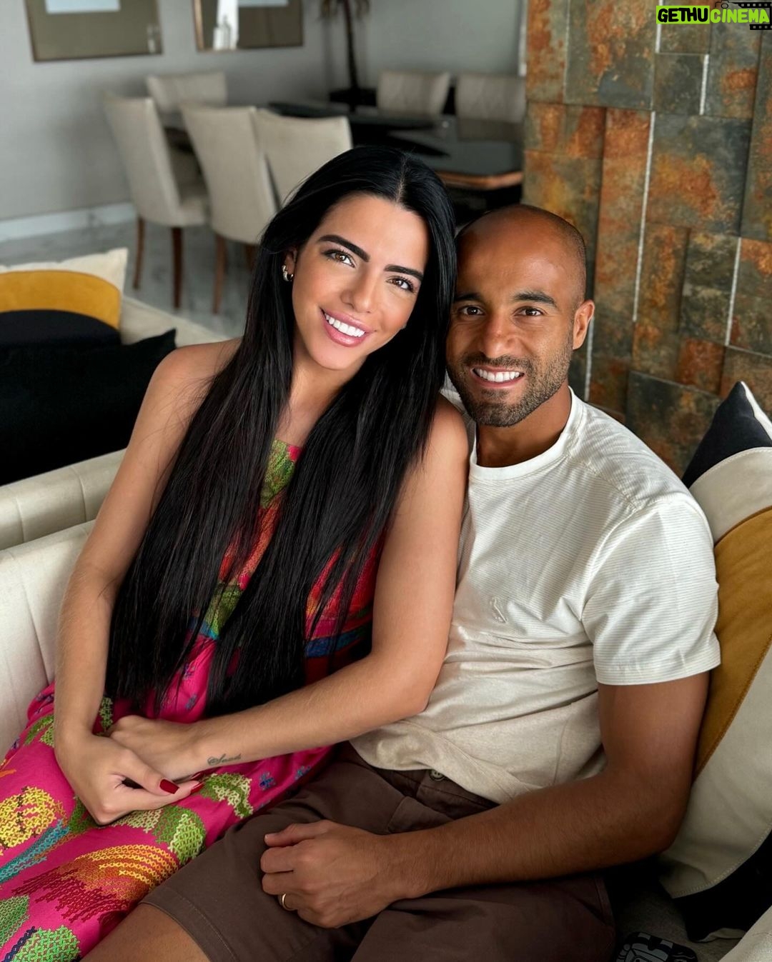 Lucas Moura Instagram - 9 anos que sou o homem mais feliz e realizado do mundo! Que JESUS nos conserve desse nosso jeito 😍. EU TE AMO! #9anosjuntos
