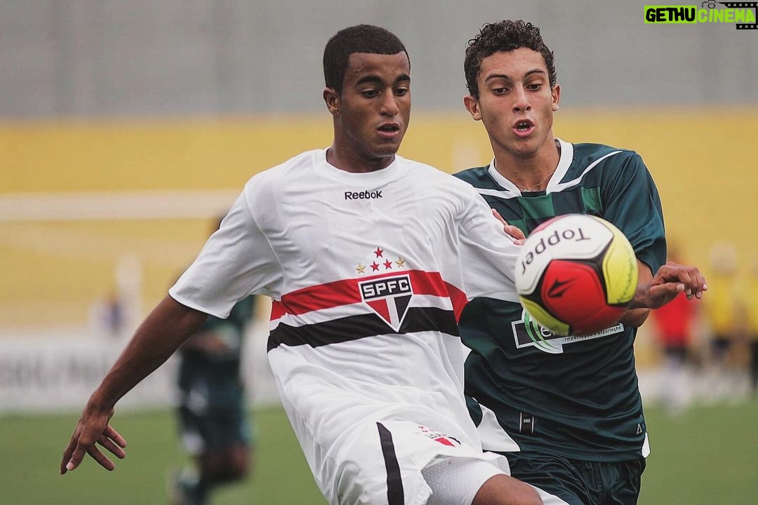 Lucas Moura Instagram - #TBT #Copinha2010 #Jaguariuna #SPFC #Campeão