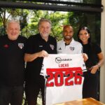 Lucas Moura Instagram - 2️⃣0️⃣2️⃣6️⃣ @lucasmoura7 #RespondeAosCorações ❤️🤍🖤 #VamosSãoPaulo 🇾🇪 📸 Rubens Chiri / saopaulofc CT - Barra Funda (SPFC)