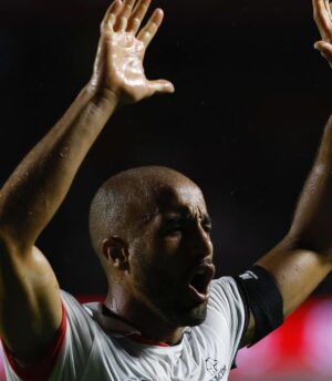 Lucas Moura Instagram - Glória a DEUS! Melhor maneira de começar a temporada. Parabéns rapaziada, grande estréia. Obrigado torcedor pelo apoio de sempre. Vamos todos juntos! Que DEUS nos abençoe. #ObrigadoJESUS #SãoPauloéSentimento #EuAmoEstarAqui