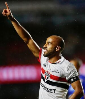 Lucas Moura Instagram - Glória a DEUS! Melhor maneira de começar a temporada. Parabéns rapaziada, grande estréia. Obrigado torcedor pelo apoio de sempre. Vamos todos juntos! Que DEUS nos abençoe. #ObrigadoJESUS #SãoPauloéSentimento #EuAmoEstarAqui