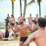 Lucas Moura Instagram - 🔥💪🏽 #férias #praia #futemesa 📸 @thiagomattuafotografia