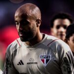 Lucas Moura Instagram - Um pouco mais sobre o nosso último domingo, com direito a comemoração de aniversário! 🥳 O @lucasmoura7, apoiador do projeto, presenteou nossas crianças com uma visita incrível ao Estádio do Morumbi. Uma delas, o Kawan, nunca tinha ido em um estádio, e graças a esse presente teve um aniversário em grande estilo, com toda a torcida cantando! Quer nos ajudar a transformar a história de mais crianças? Conheça e faça parte do projeto Play Higher. ⚽ @monteirofoto 📸 #playhigher #futebolcomproposito São Paulo, Brazil