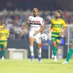 Lucas Moura Instagram - Não foi o resultado que a gente estava buscando. Jogo difícil, contra uma equipe que se defendeu muito bem. Mas estou feliz em estar recuperado e estar de volta. Glória a DEUS! Agradeço muito ao departamento médico do clube e ao meu fisio @taiomarques por terem cuidado muito bem de mim nesse período em que fiquei fora. Seguimos em frente! 🙏🏽💪🏽 #ObrigadoJESUS #SãoPauloéSentimento Estádio do Morumbi