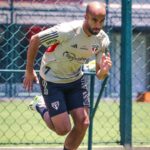 Lucas Moura Instagram - 🆕 @lucasmoura7, que se recupera de lesão muscular, foi ao gramado com a fisioterapia, além de realizar atividades no REFFIS Plus. #VamosSãoPaulo 🇾🇪 CT - Barra Funda (SPFC)