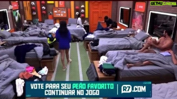 Lucas Santos Instagram - NOTA OFICIAL EQUIPE LUCAS SANTOS No dia de hoje, 13 de outubro de 2022, os participantes da fazenda Lucas e Shay tiveram uma discussão. No calor do momento, Lucas citou que resolveriam suas diferenças fora do Reallity, mas que não poderia resolver por estar com "uns negocinhos diferentes". Como dito no vídeo, Lucas Santos é praticante de tiro esportivo, prática legal em nosso País. O outro participante, bem como tem sido divulgado, entendeu e está usando tal frase como o crime de ameaça. Algo que o próprio Lucas negou frente ao Shay. Nós da equipe, repudiamos qualquer tipo de violência propagada em Rede Nacional, bem como repudiamos a imputação falsa de fato definido como crime. No mais, informamos que tomaremos as medidas judiciais cabíveis quanto as falas do outro participante e suas reincidências em falsas acusações. Asssitam ao vídeo! Em nenhum momento Lucas ameaçou, apenas comentou. Já não é de hoje que suas falas estão sendo distorcidas dentro do reality, mas contra fatos não há argumentos. Somos #TeamLucas 🚀 até o fim! Acreditamos em sua índole e sabemos o quanto os participantes ficam a flor da pele.