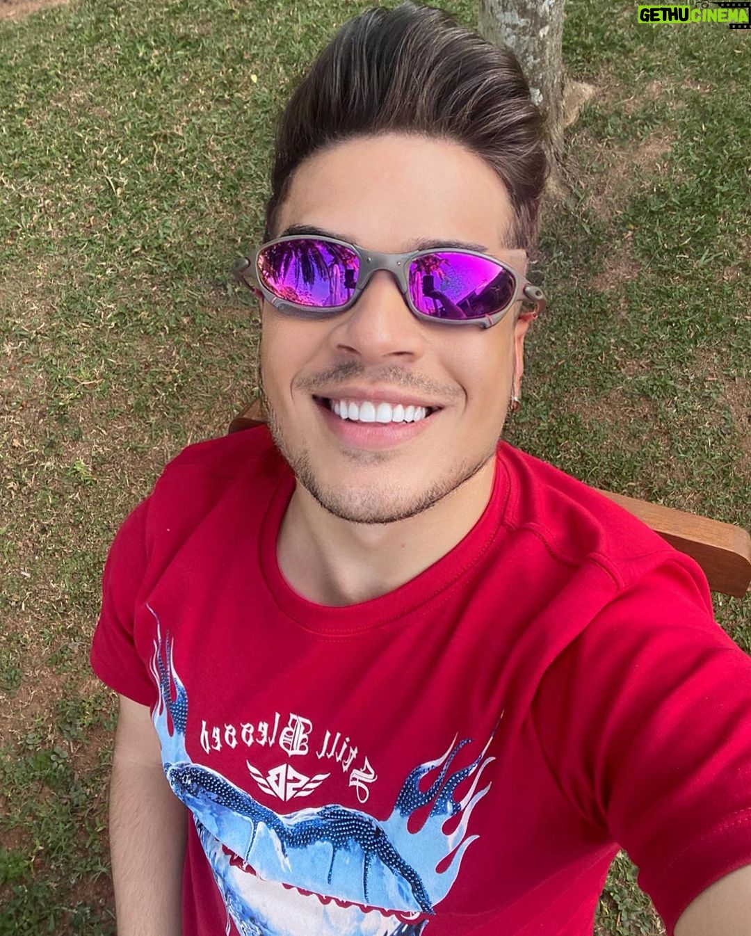 Lucas Santos Instagram - na dúvida postei as duas mesmo hahaha, qual vc gostou mais 1 ou 2 ? 😎👀